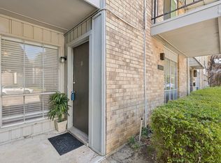 10240 Regal Oaks Dr APT B, Dallas, TX 75230
