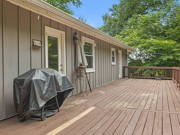 3rd image of 1328 Cloverdale Cir