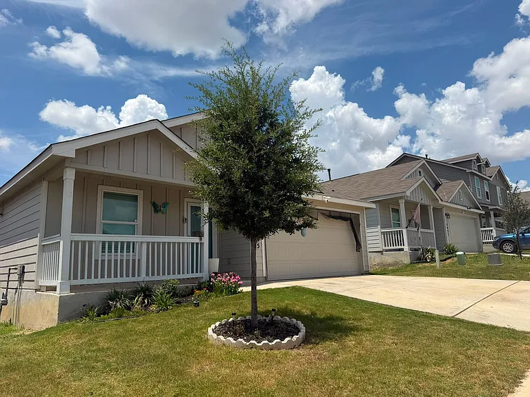 6935 Tides Trl — Photo 2
