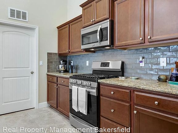 5th image of 9312 Woodbrook Dr