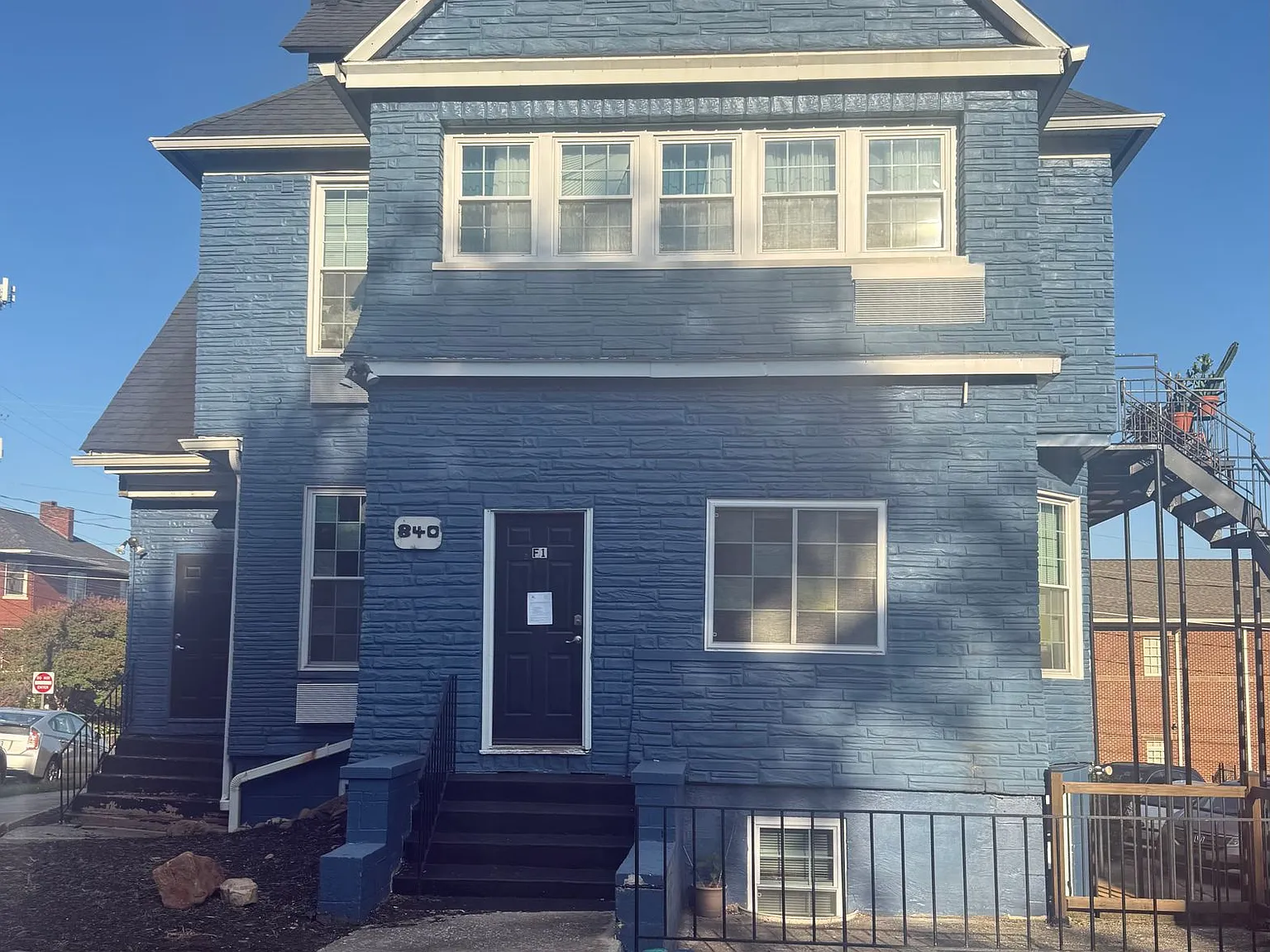 Beautifully updated apartments available in historic 4th & Gill neighborhood! — Photo 1