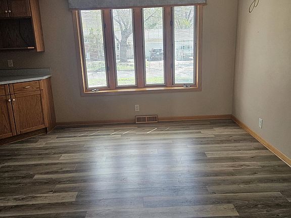 5th image of 204 S Roan St