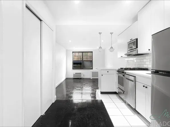 255 West 14th Street image 1 of 11