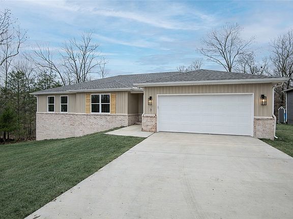3rd image of 8 Eddleston Ln