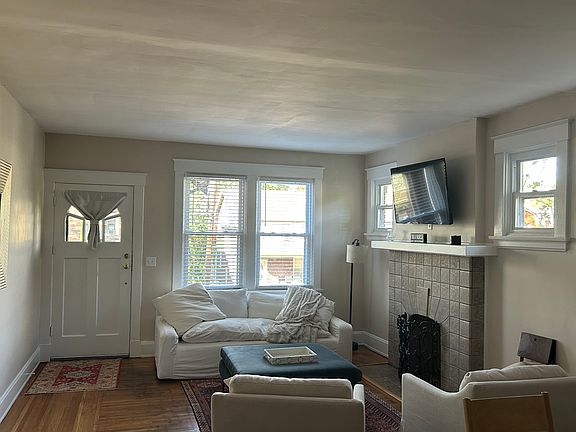 2nd image of 25 Glen Este Pl