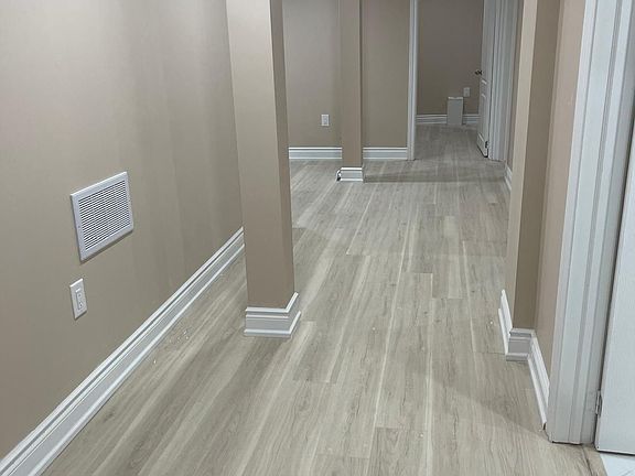 4th image of 33 Lampman Cres