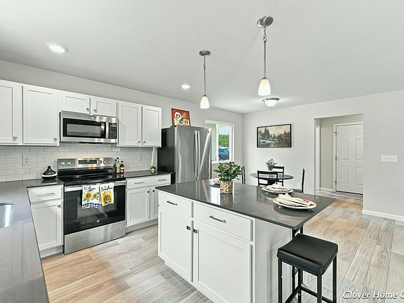 5th image of 809 Hollyhock Dr