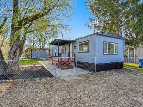 415 E 44th St Trlr 9, Garden City, ID 83714