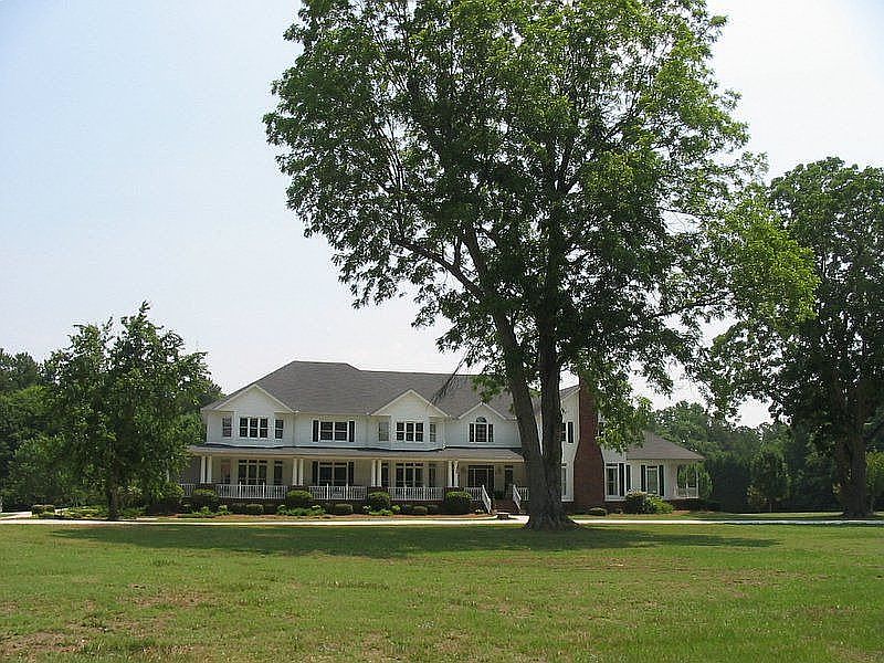BEAUTIFUL EXECUTIVE HOME ON 6.5 ACRES