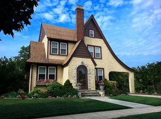 90 Hamilton Rd, Rockville Centre, NY 11570