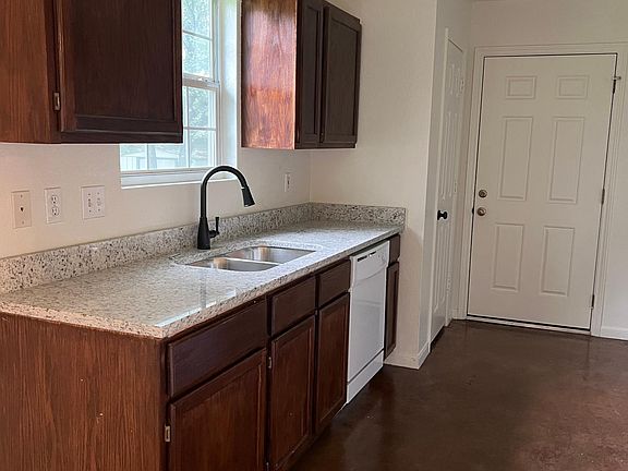 5th image of 15614 Oak Grove Dr