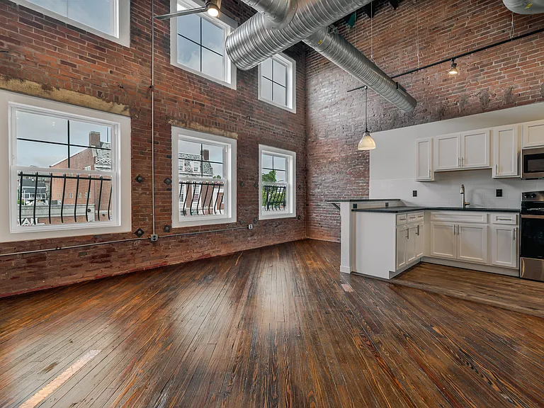 420 Main St #H — Photo 1