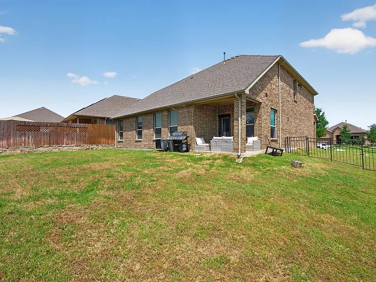 3912 Crater Cir — Photo 31