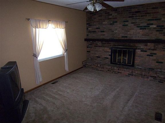 5th image of 5858 Fairdale Dr
