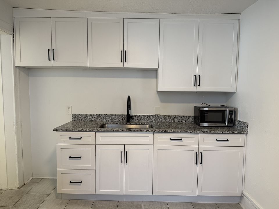 1st image of 1541 S West Temp #2