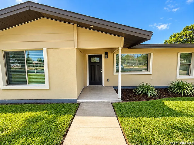 3 bed, 2.0 bath, 1204 sqft, $1,800 — Photo 4