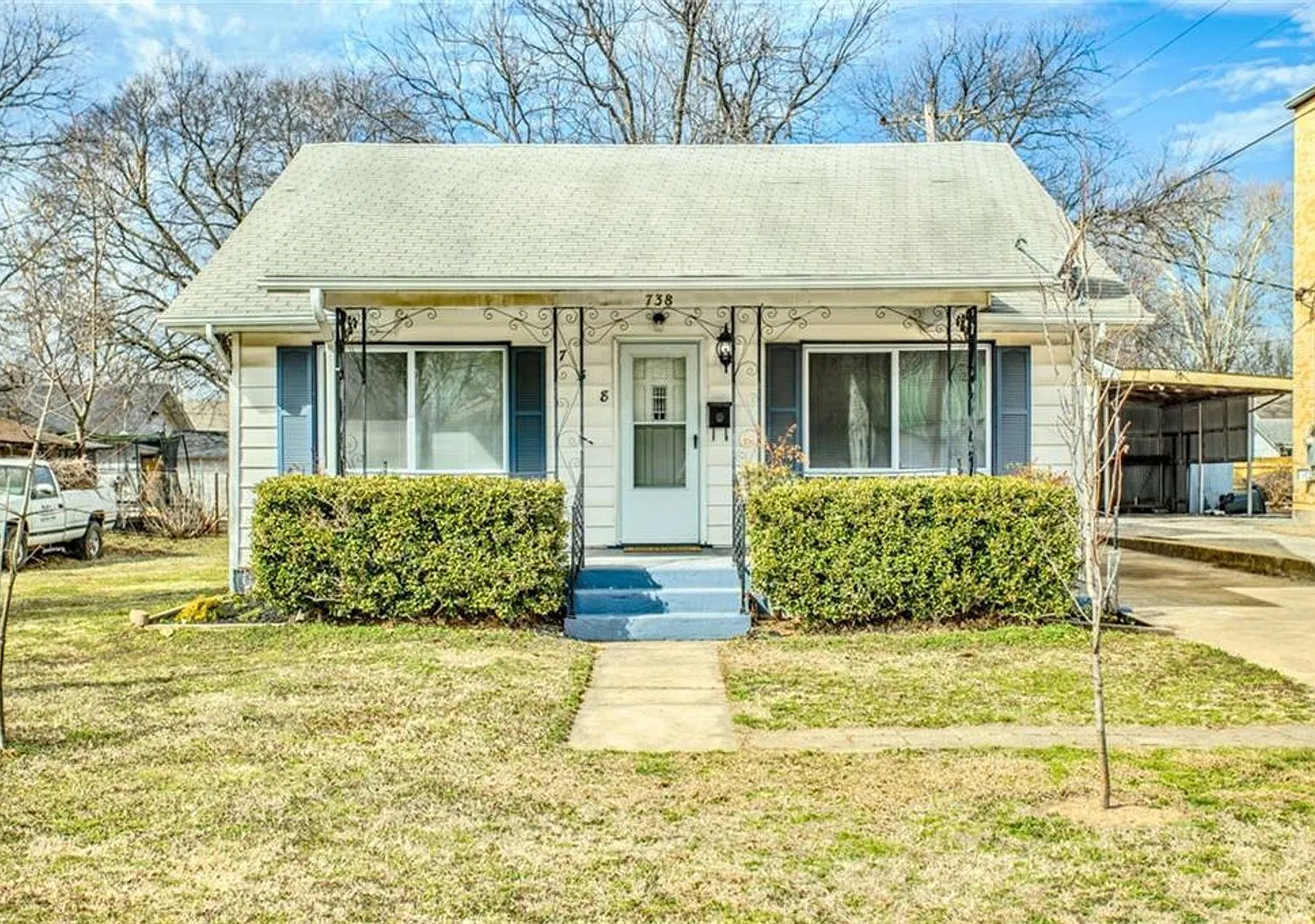 Cute 3 bedroom & 1 bath Home in Shawnee! — Photo 1