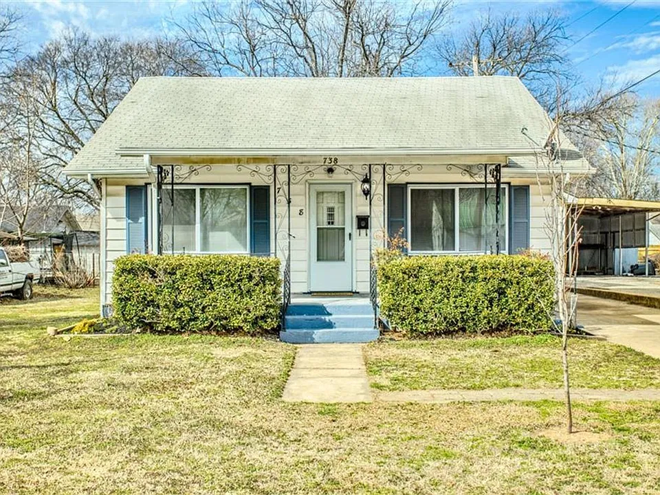 738 N Chapman Ave