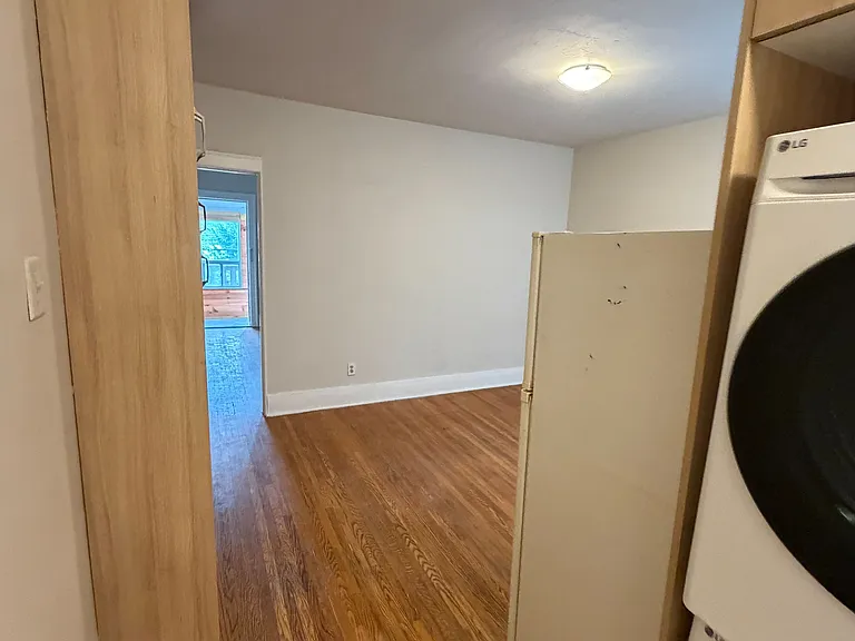 559A Mount Pleasant Rd — Photo 4