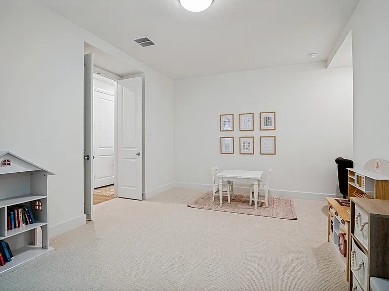 1046 Bearing St — Photo 15