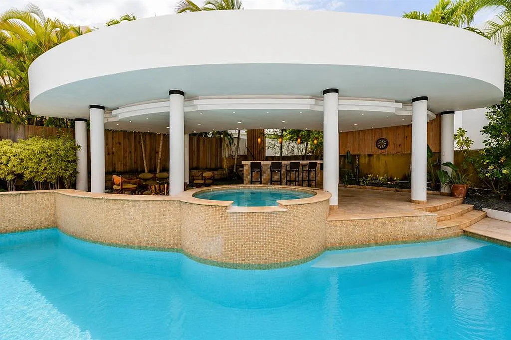 6 bed, 5.5 bath, 4200 sqft, $8,500 — Photo 3