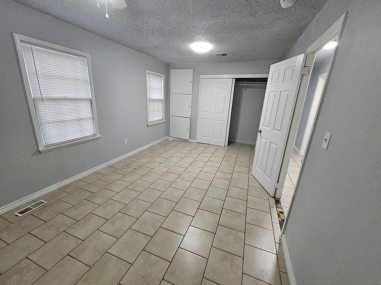 2505 NW Lincoln Ave — Photo 9