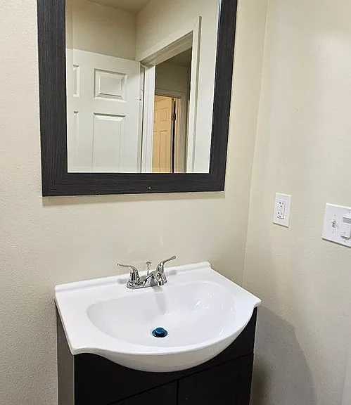 3839 Woodlawn Ave — Photo 13