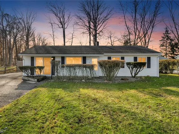 34111 W Point Dr, North Ridgeville, OH 44039