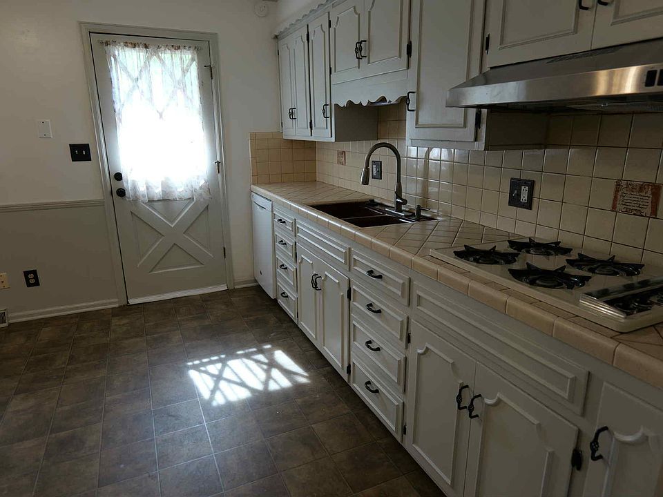 1st image of 5016 Rosehill Dr