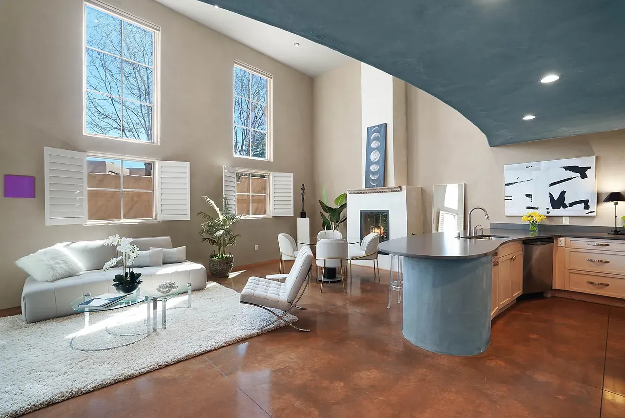 2 bed, 2.5 bath, 1990 sqft, $4,000 — Photo 2