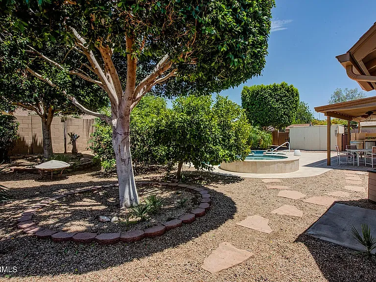 9406 E Ellis St — Photo 15
