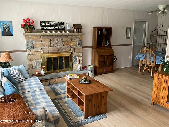 3rd image of 2181 Tuscarora Dr