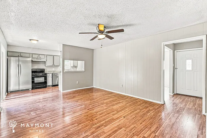 3 bed, 2.0 bath, 1429 sqft, $1,545 — Photo 3