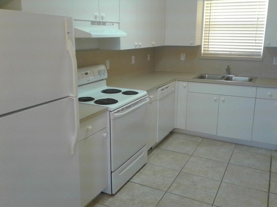 1st image of 1627 NW 18th St #4F