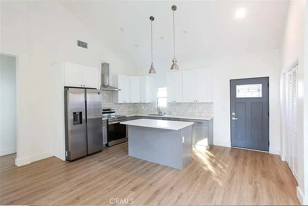 3 bed, 1200 sqft, $3,900 — Photo 4