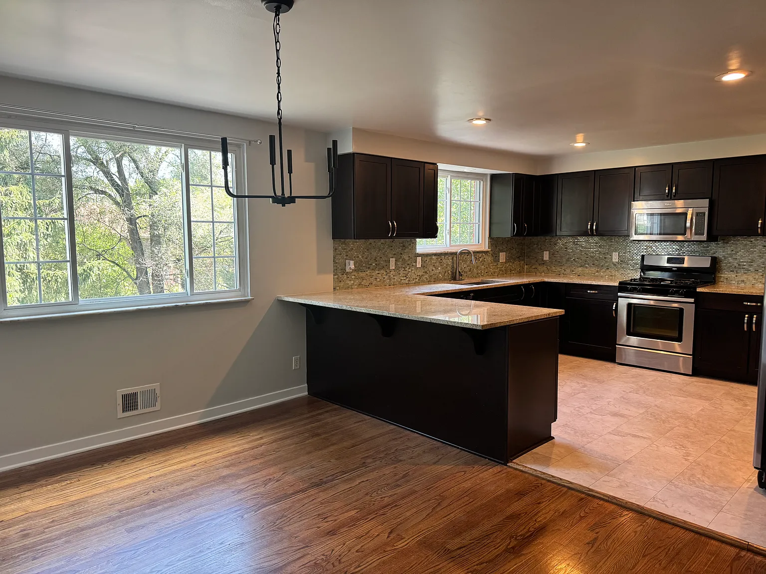 3 bed, 1.5 bath, $2,200 — Photo 3