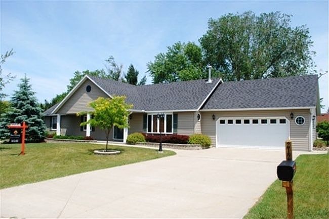 1st image of 212 Brittany Ct