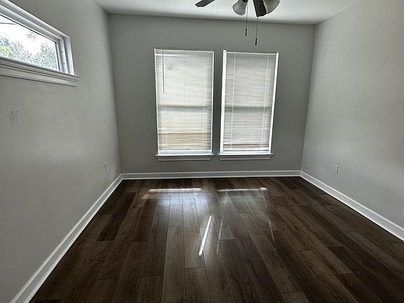 5th image of 309 Carol St