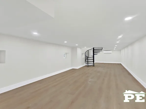 1715 Voorhies Avenue image 27 of 35