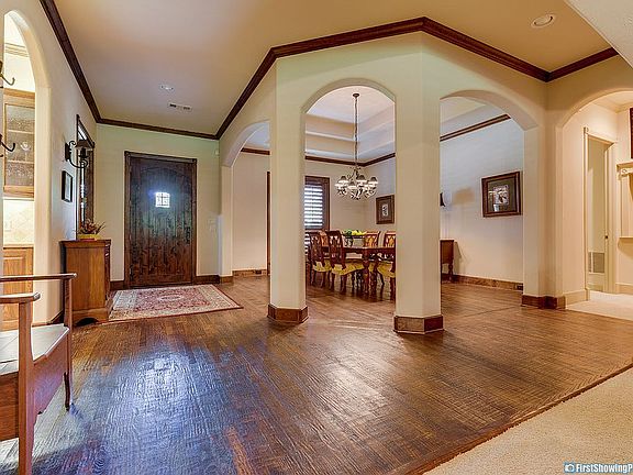 5th image of 870 Saint James Dr