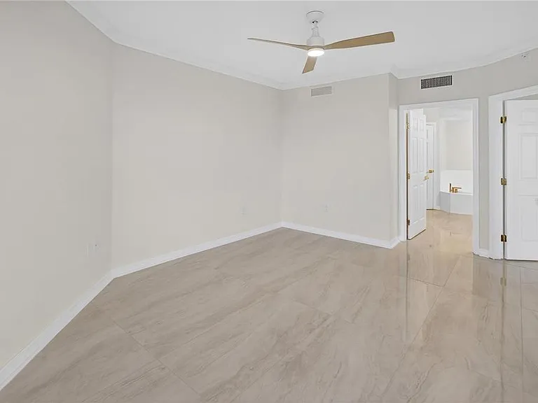 5430 Eagles Point Cir #202 — Photo 27