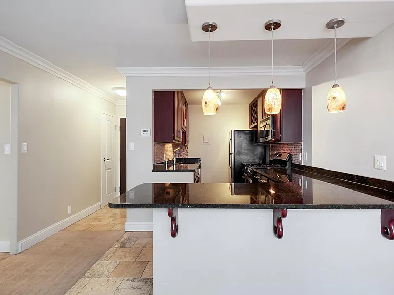 700 E 8th St #14G — Photo 8
