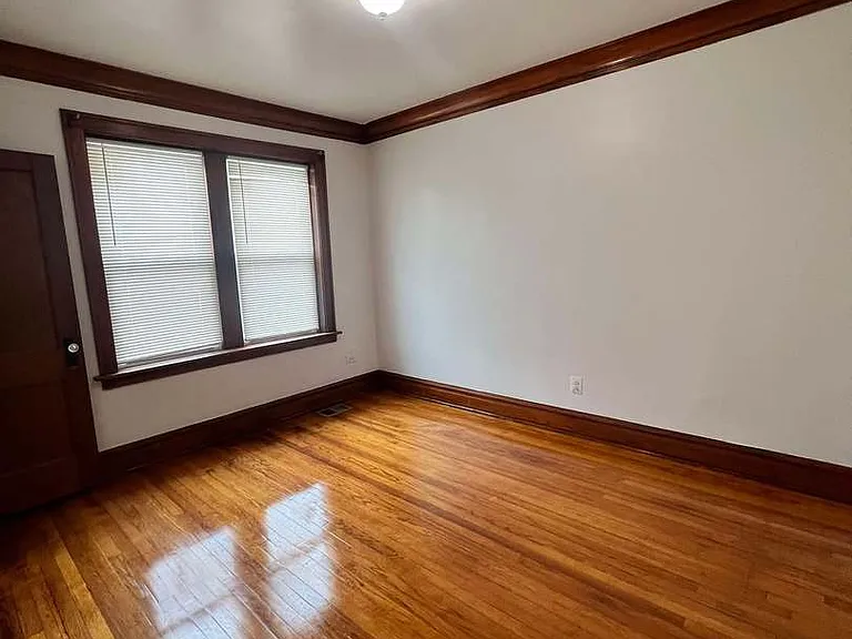 7022 S Maplewood Ave #1R — Photo 4