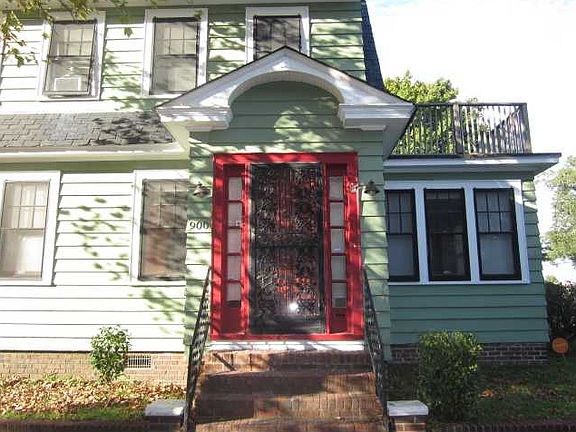2nd image of 900 Bay St