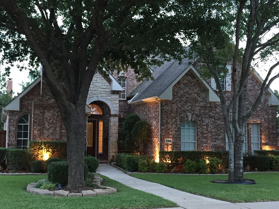 Welcome to 1704 Rockcreek Ct