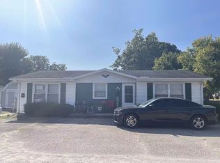 1704 Monroe Ave, Charleston, IL 61920