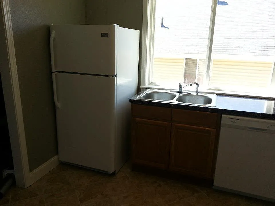 2 bed, 1150 sqft, $1,500 — Photo 3