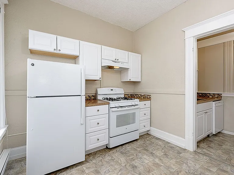 Grandview Apartments — Photo 22