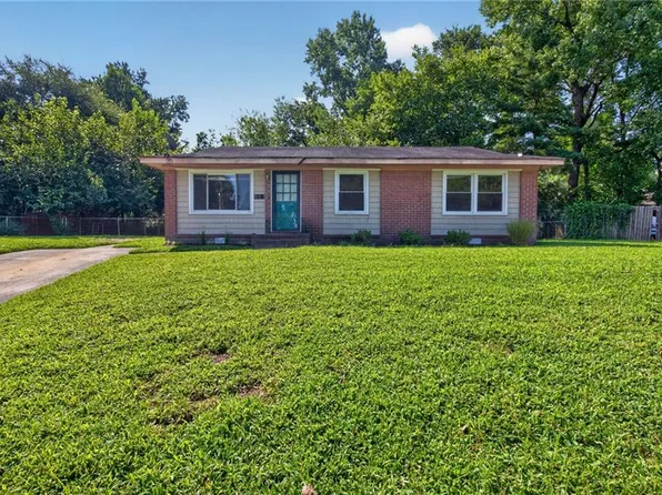 901 Page Ct, Chesapeake, VA 23323