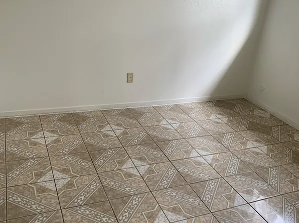 205 E 11th St, Hanford, CA